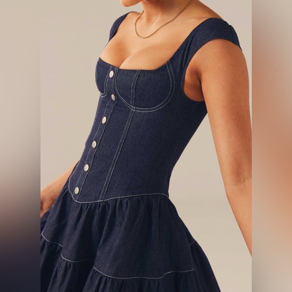 NWT - Peppermayo Exclusive - Isabella Denim
Bustier Dress in Indigo - Size US 10 - Picture 6 of 9